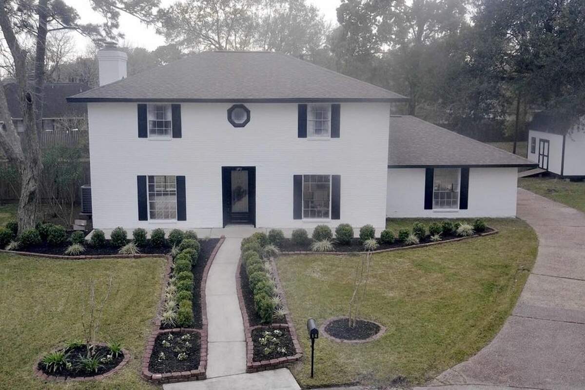 14 Whittier Drive, Friendswood, TX 77546